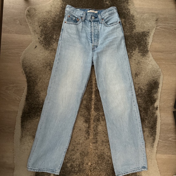 Levis - Picture 2 of 4